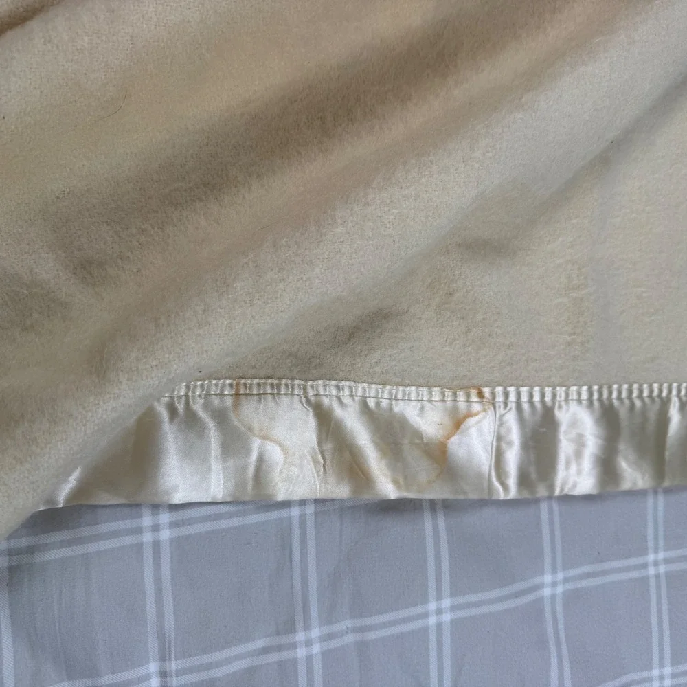 Kenwood Arondac Vintage Wool Blanket Cream Ivory Satin Trim 90x68 Made in USA